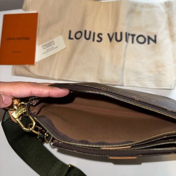 Louis Vuitton Multi Pochette Accessories - Picture 7 of 13